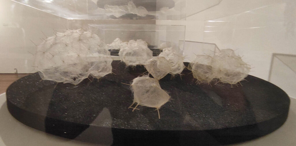 Konrad Juściński/Poland: "Untouchable" 2023, 60 x 60cm Textile art Untouchable , autor Konrad Juściński